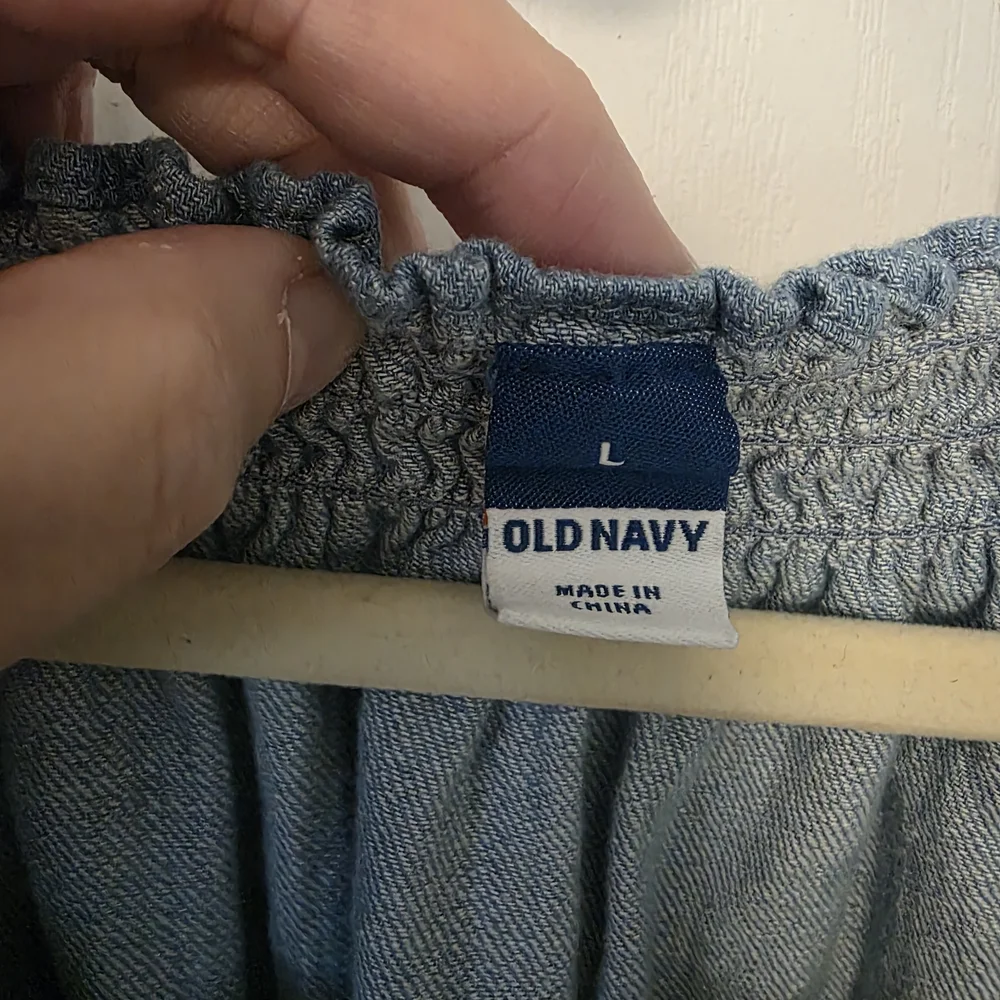 OLD NAVY Chambray Smocked Women's Top Size L - Picture 2 of 8